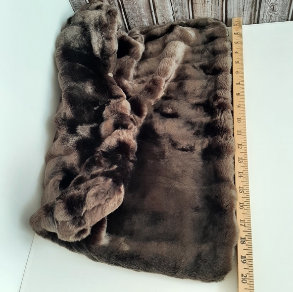 NEWPORT Faux Fur Mink Pillow Cover - Picture 7 of 16